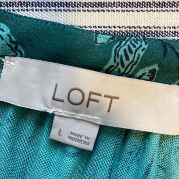 LOFT - Soft Green/Teal Floral Popover Blouse with Smocked Sleeves, Size Large - Picture 5 of 11